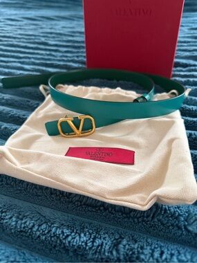 Valentino Garavani VLogo Signature Reversible Belt 💚💚💚